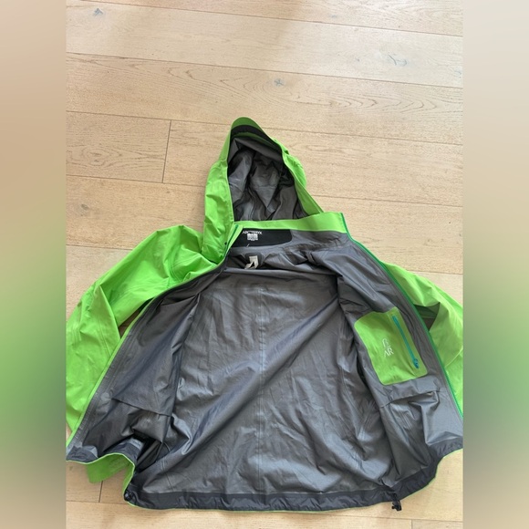 Arcteryx Beta AR in Rare Color | Goretex PRO | women’s L - Picture 8 of 13